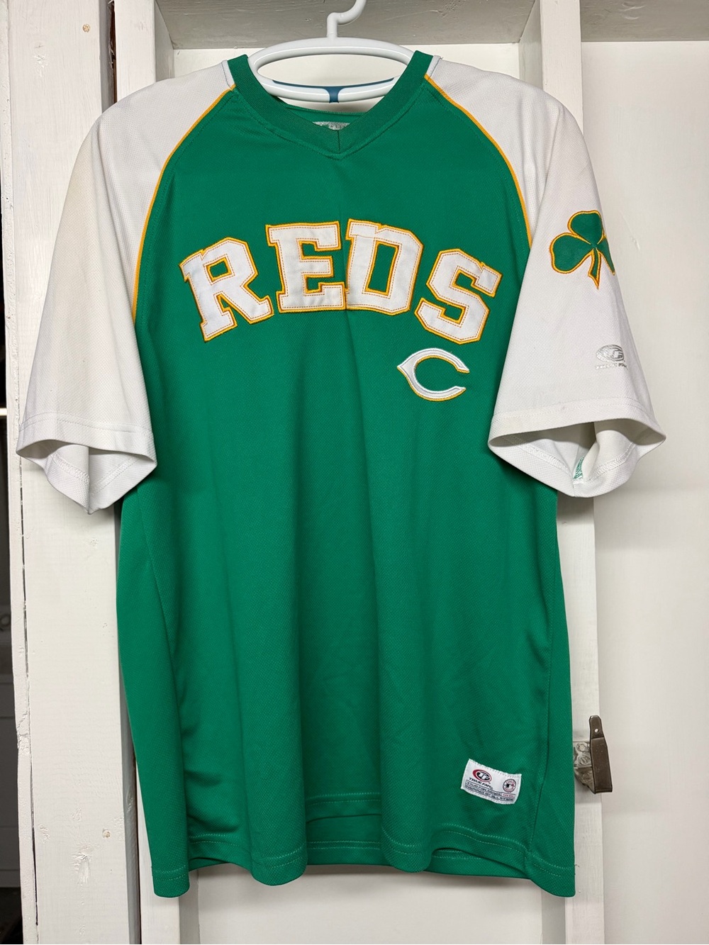 Cincinatti Reds MLB Green White True Fan Lucky Clover Jersey Shirt Large